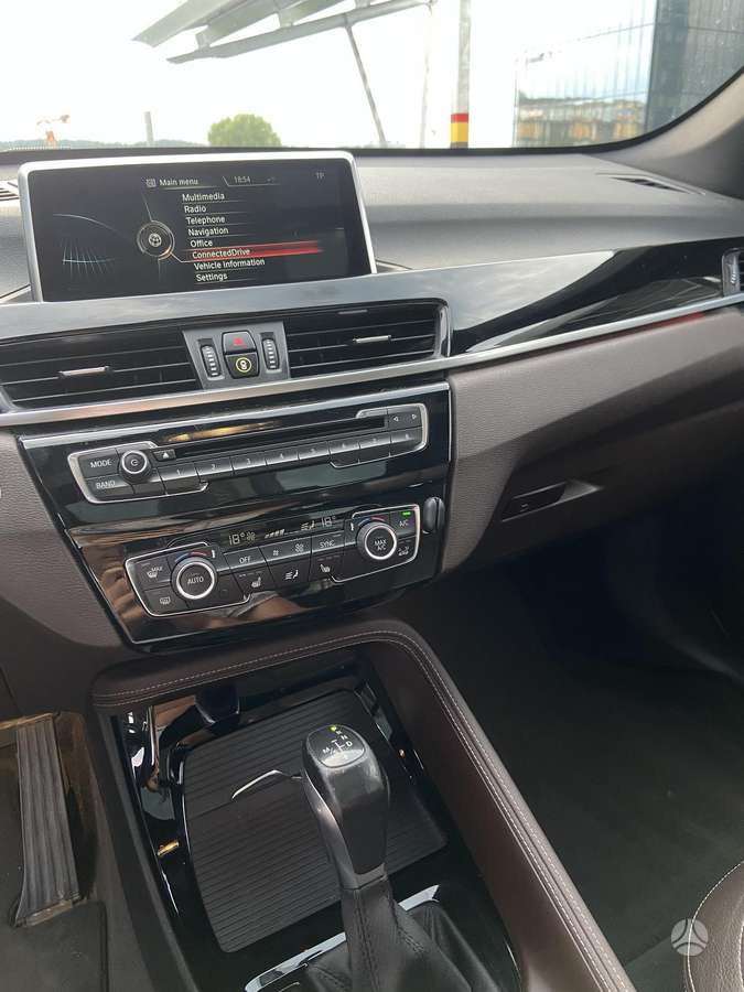 BMW X1, 2.0 l., Внедорожник / Кроссовер