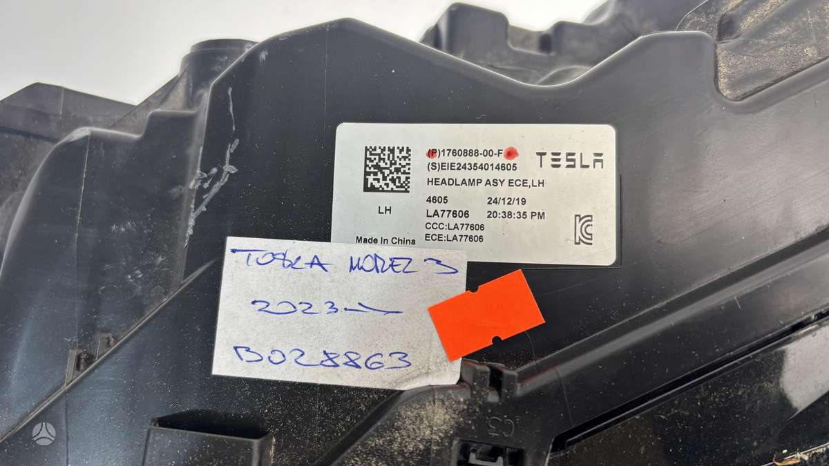 Tesla Model 3, 176088800F, Cen31161