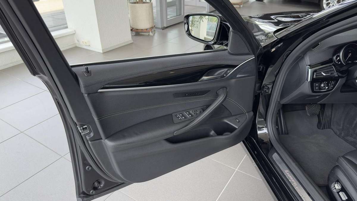 BMW 520, 2.0 l., Седан