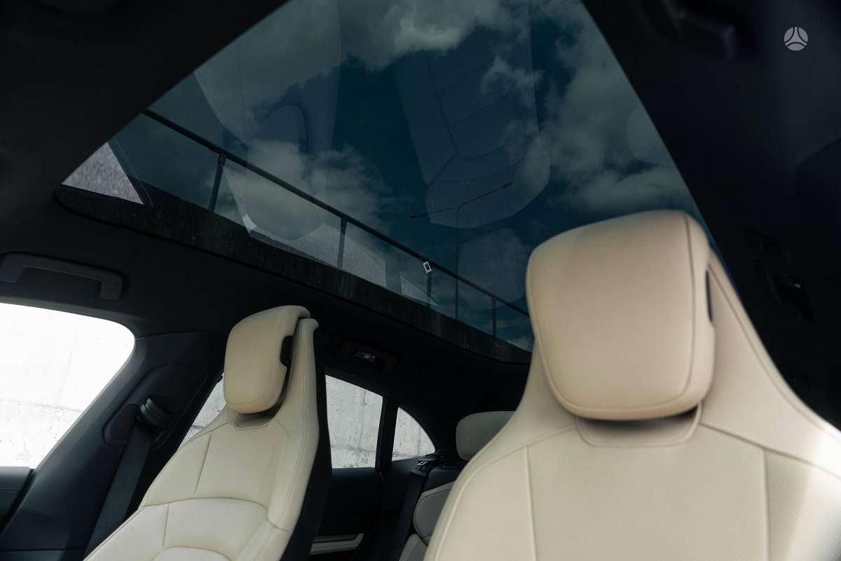 Porsche Taycan - 10