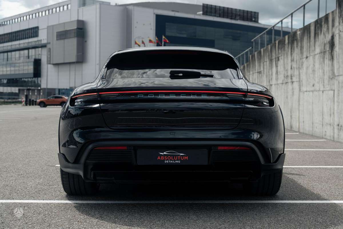 Porsche Taycan - 6