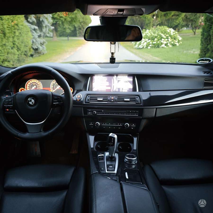 BMW 520, universalas