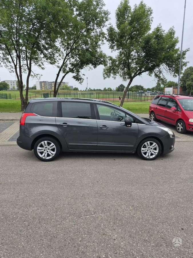 Peugeot 5008 - 8