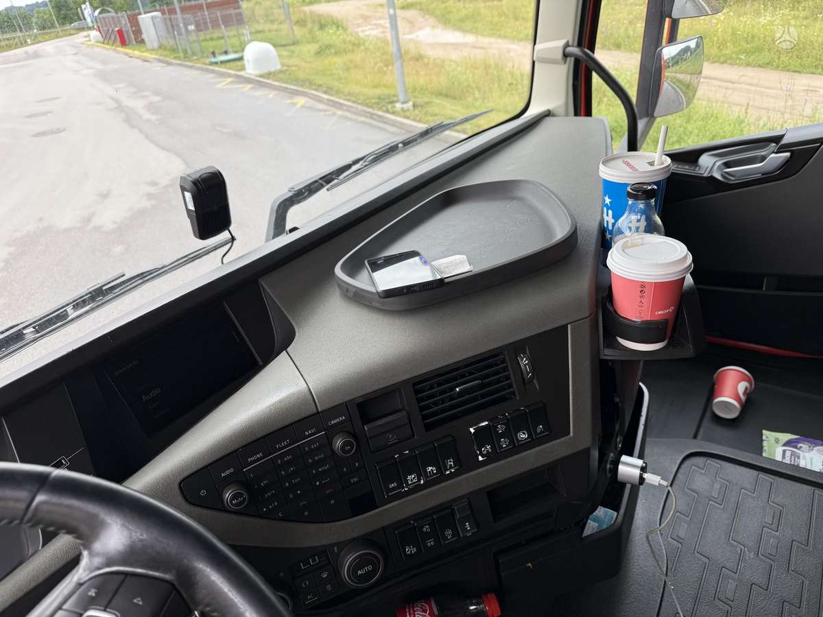 Volvo FH 460, single sleeper