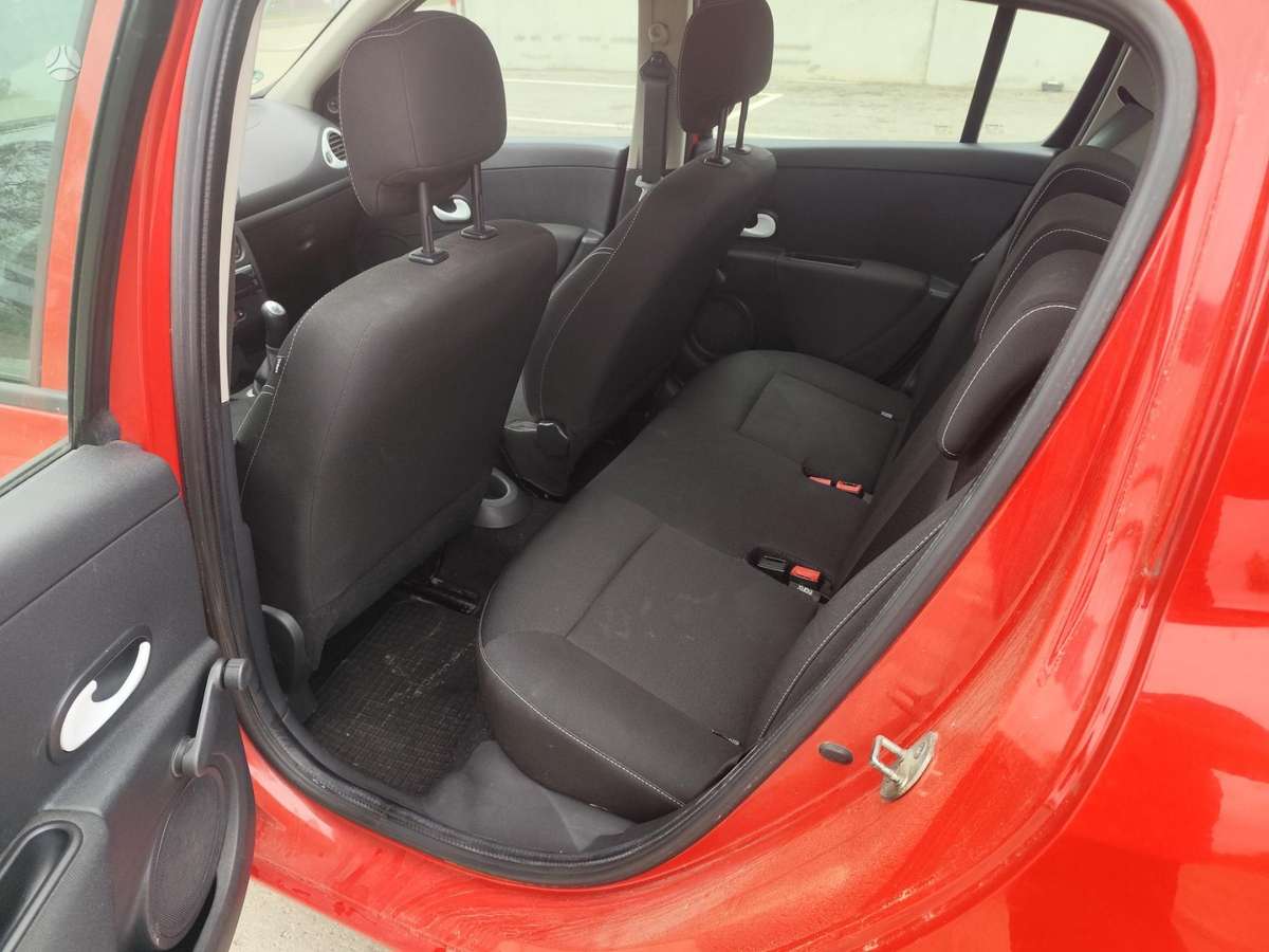 Renault Clio - 7
