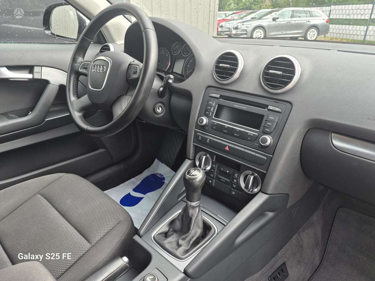 Audi A3, 1.6 l., hatchback