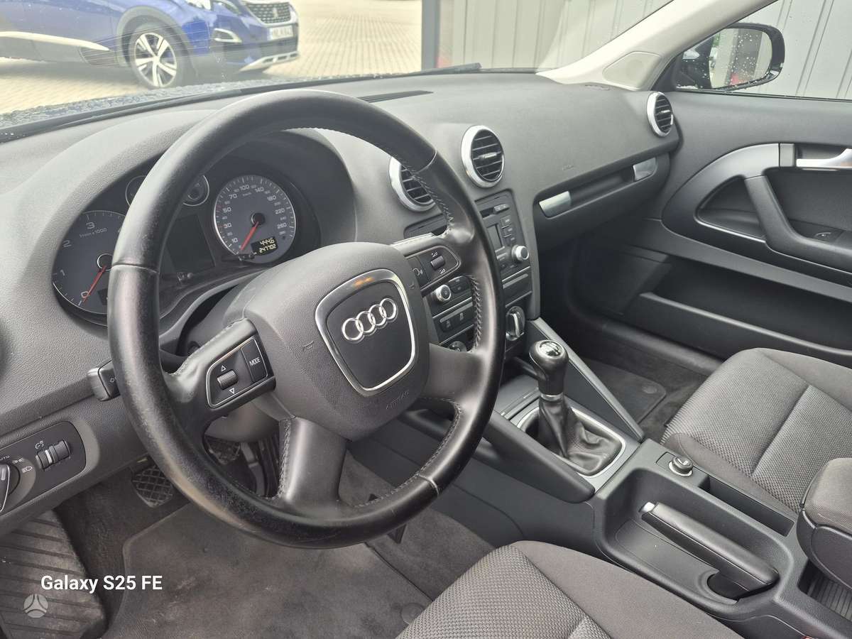Audi A3, 1.6 l., hatchback