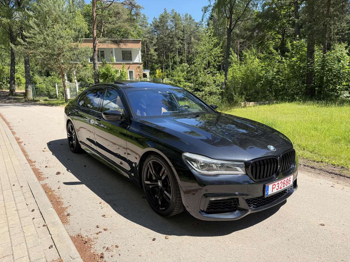 BMW 750, 4.4 l., Седан