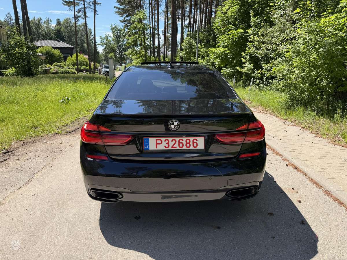 BMW 750, 4.4 l., Седан