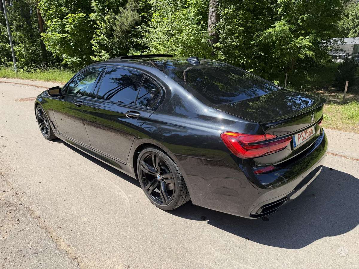 BMW 750, 4.4 l., Седан