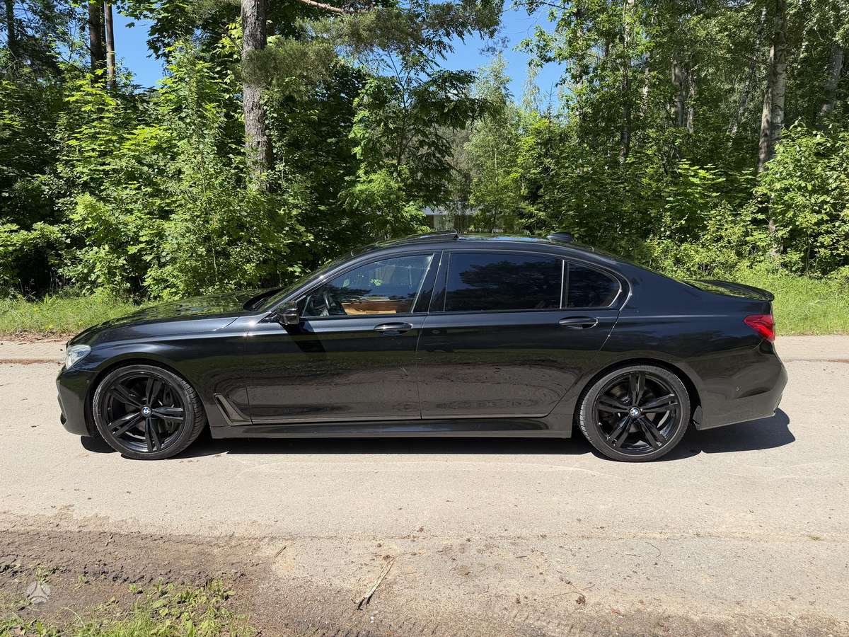 BMW 750, 4.4 l., Седан