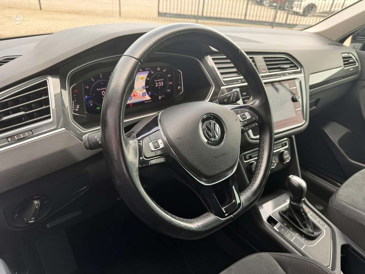 Volkswagen Tiguan - 11