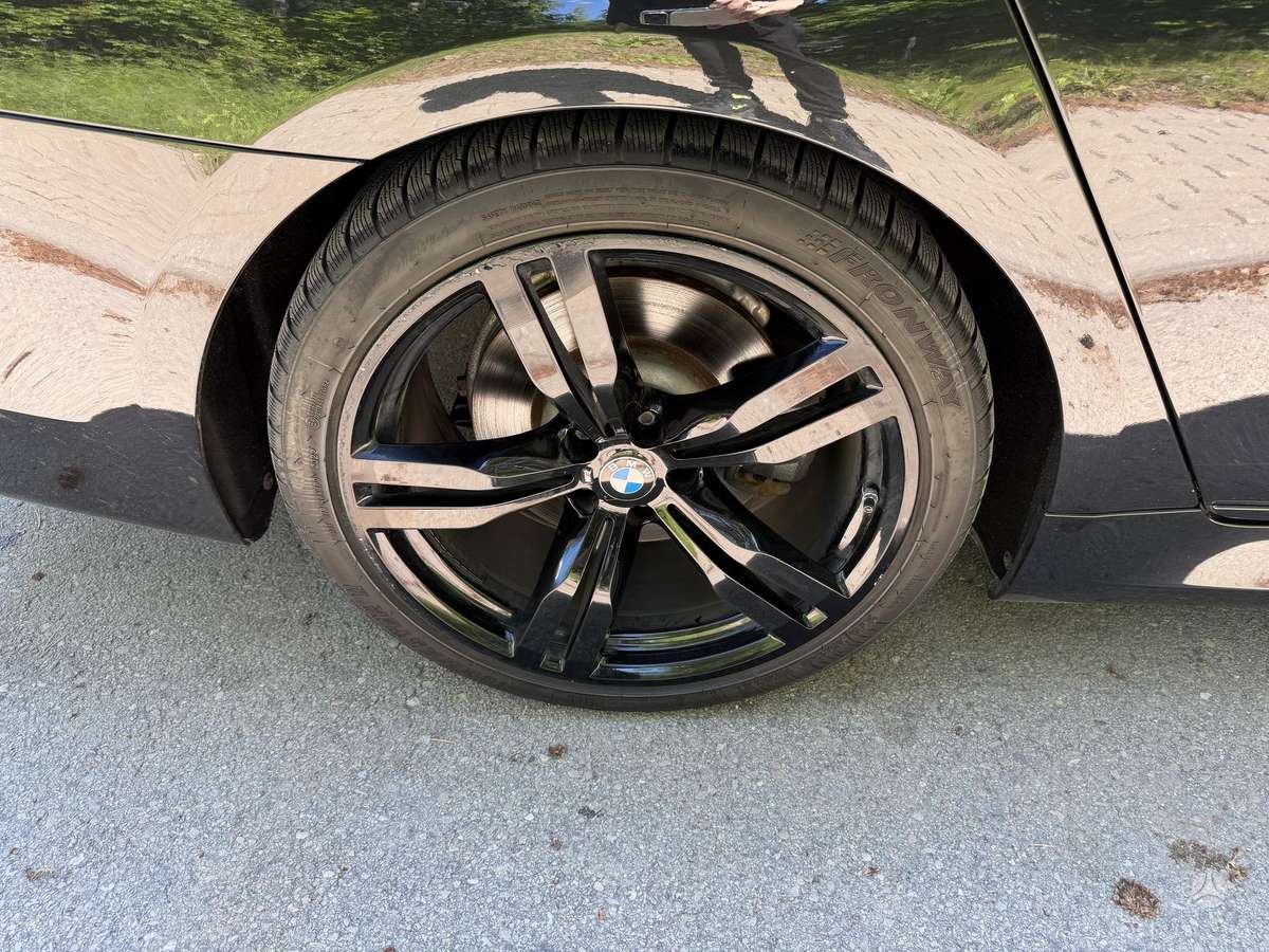 BMW 750, 4.4 l., Седан