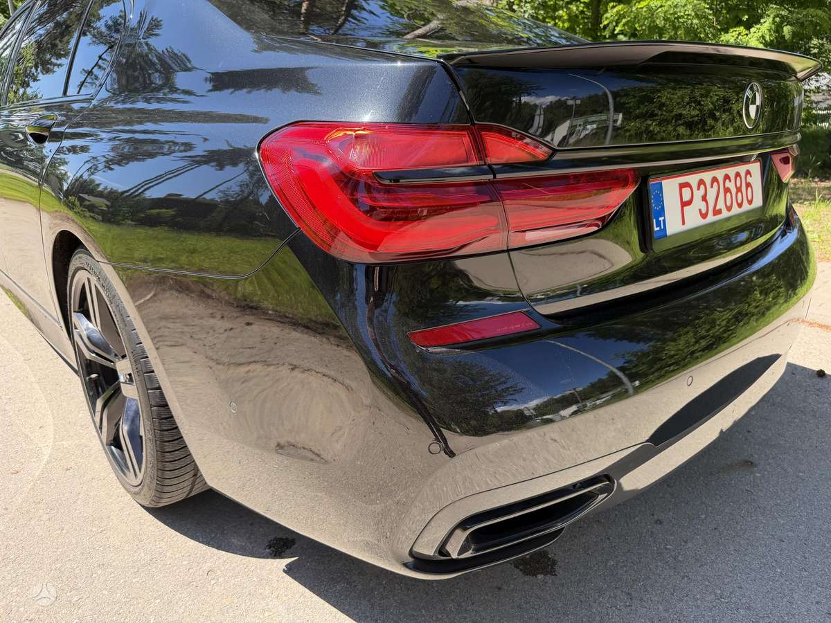 BMW 750, 4.4 l., Седан