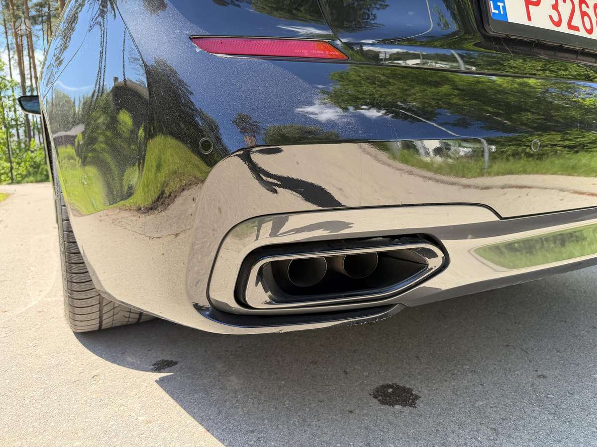 BMW 750, 4.4 l., Седан