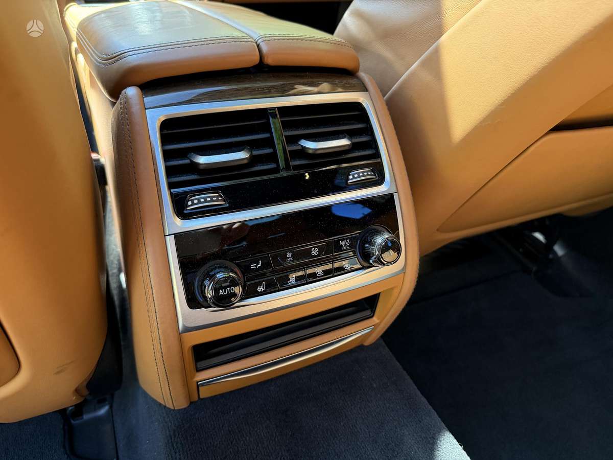 BMW 750, 4.4 l., Седан