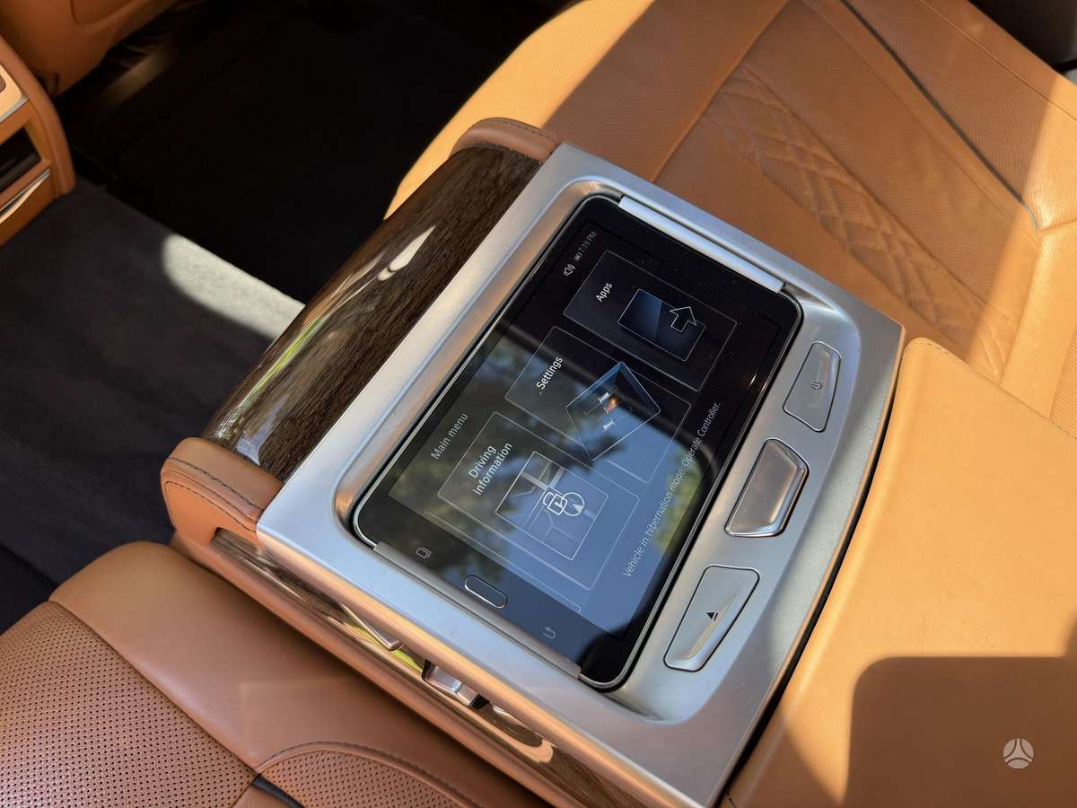 BMW 750, 4.4 l., Седан