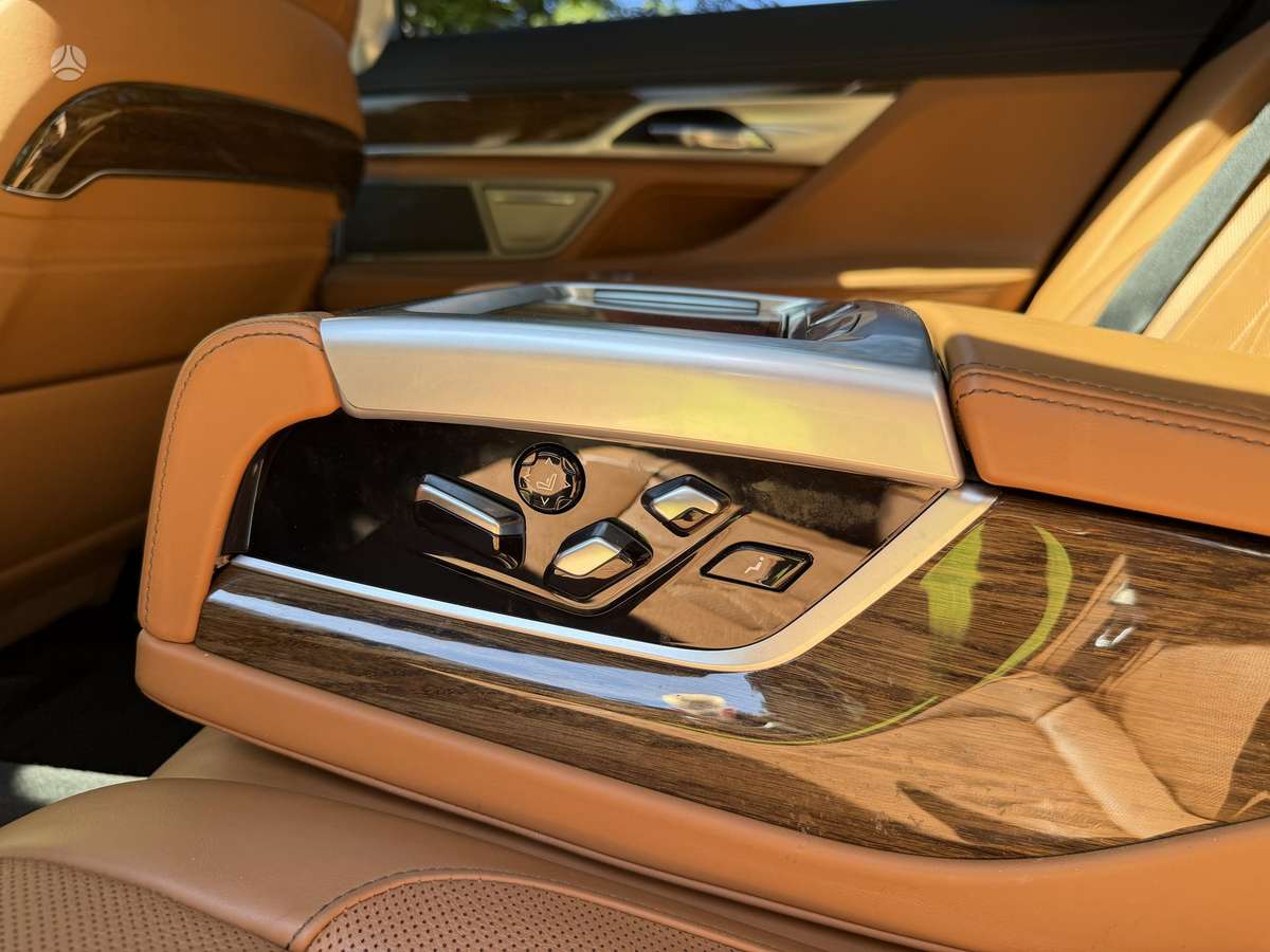 BMW 750, 4.4 l., Седан