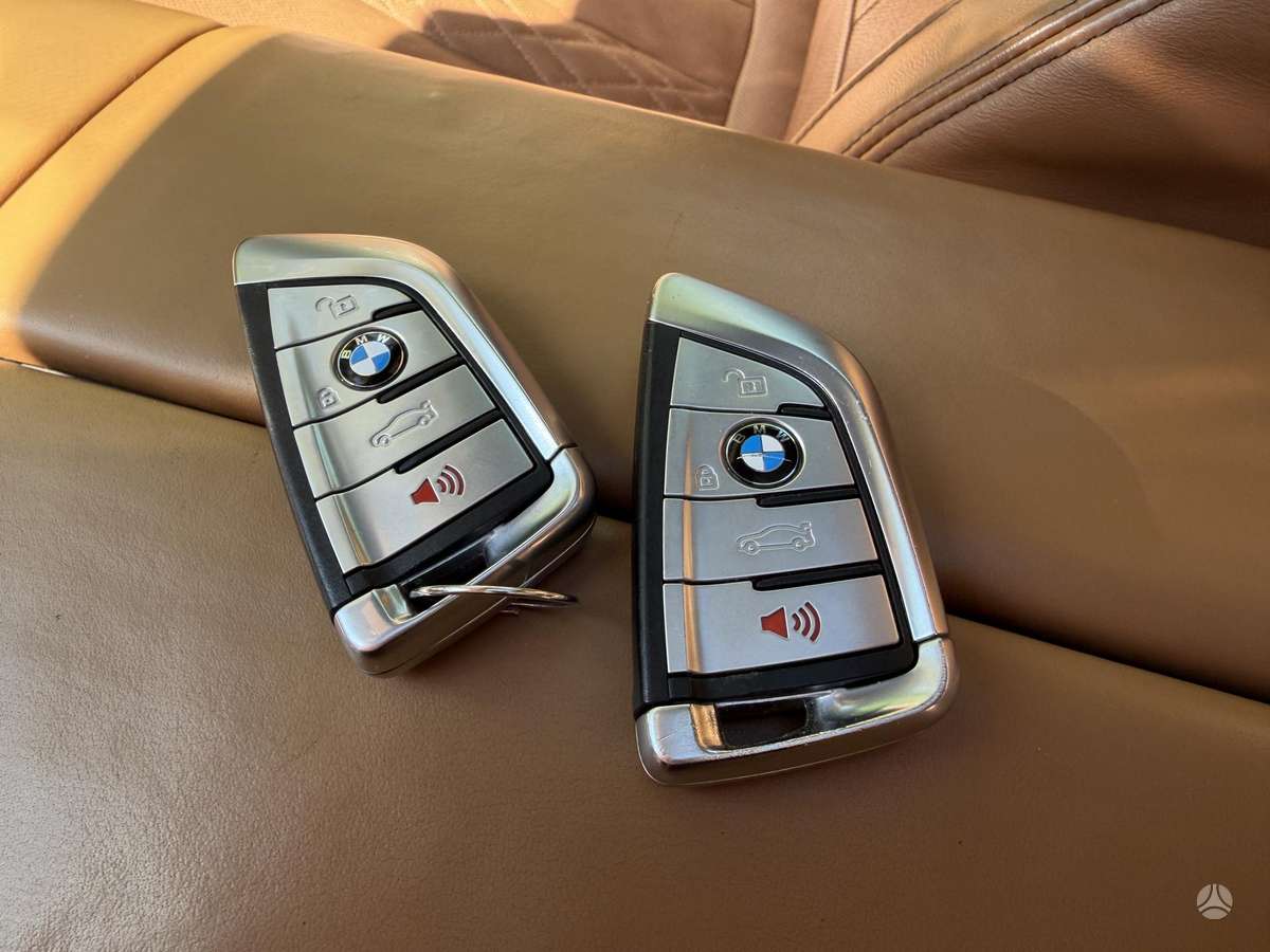 BMW 750, 4.4 l., Седан