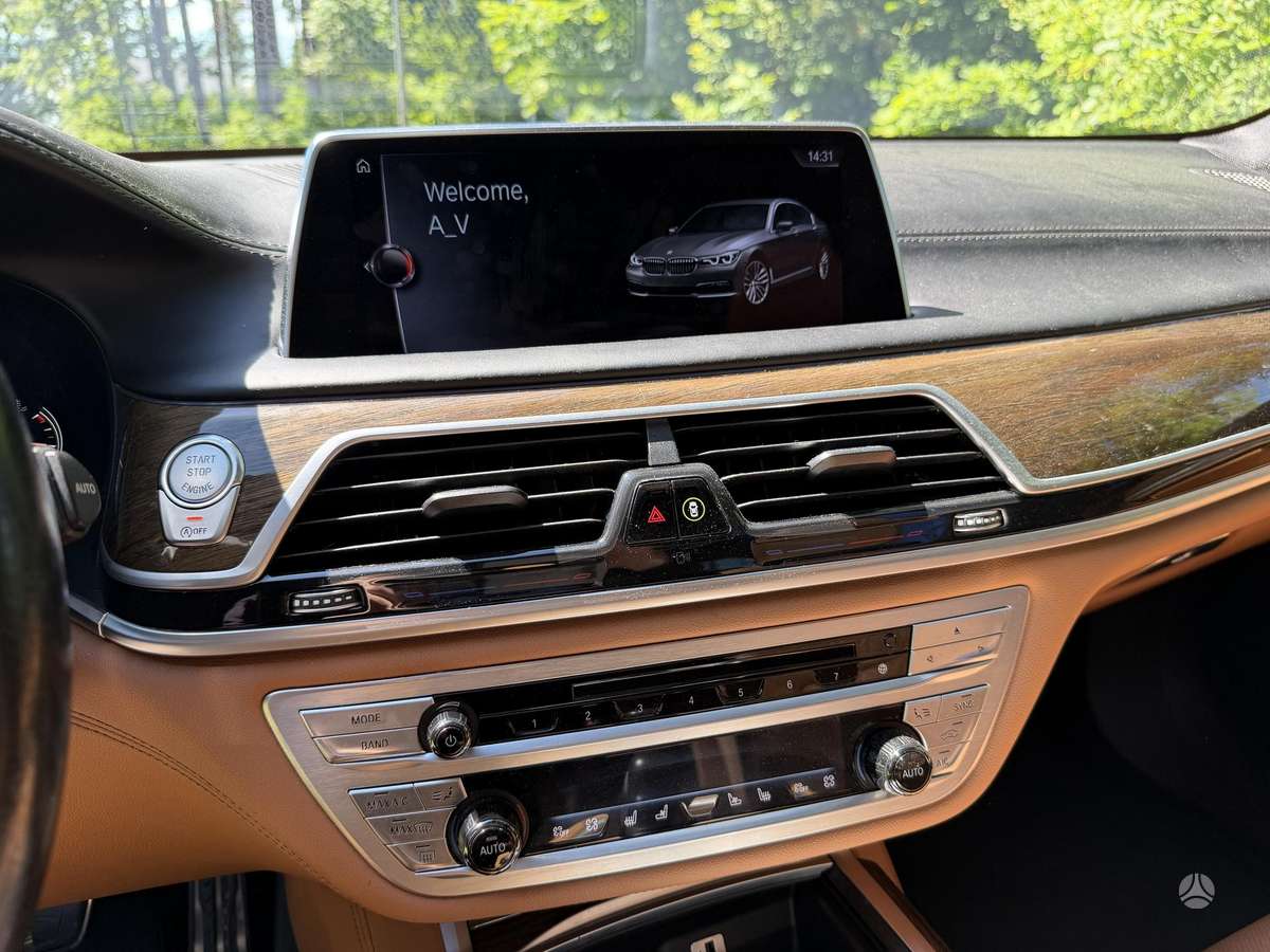 BMW 750, 4.4 l., Седан