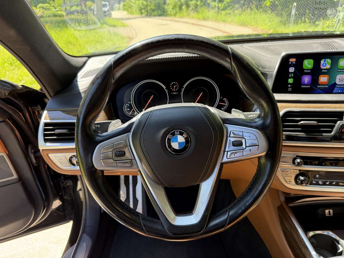 BMW 750, 4.4 l., Седан