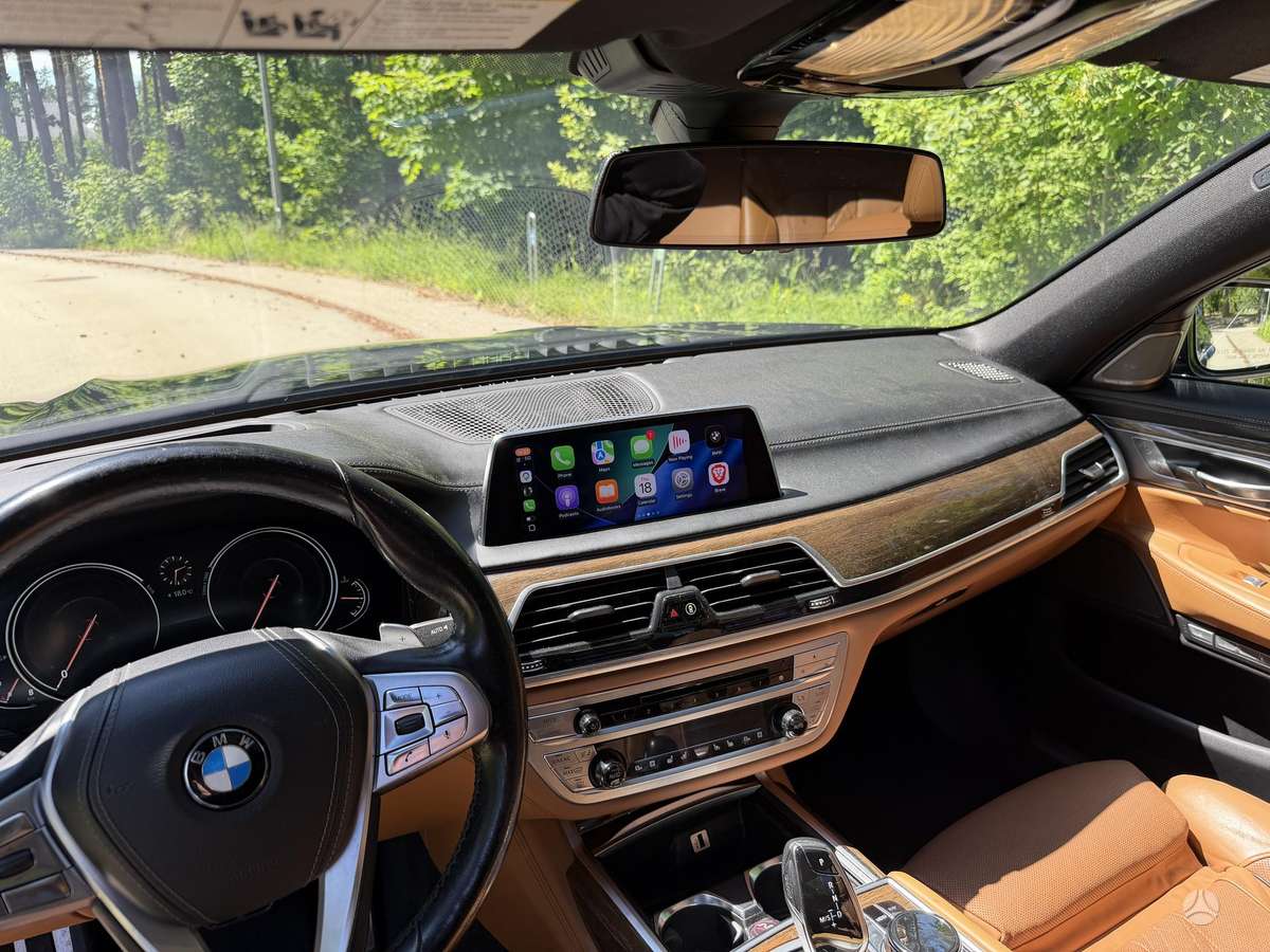 BMW 750, 4.4 l., Седан