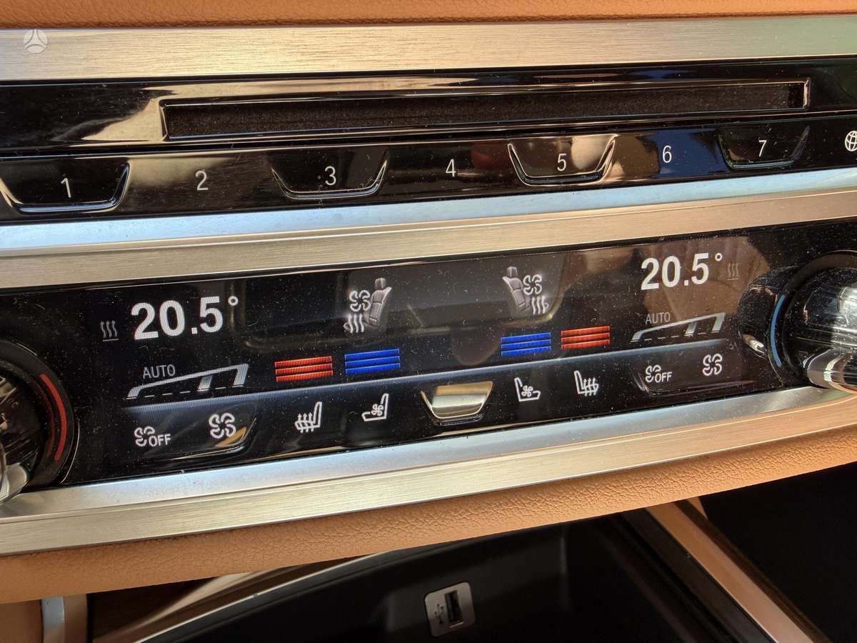 BMW 750, 4.4 l., Седан
