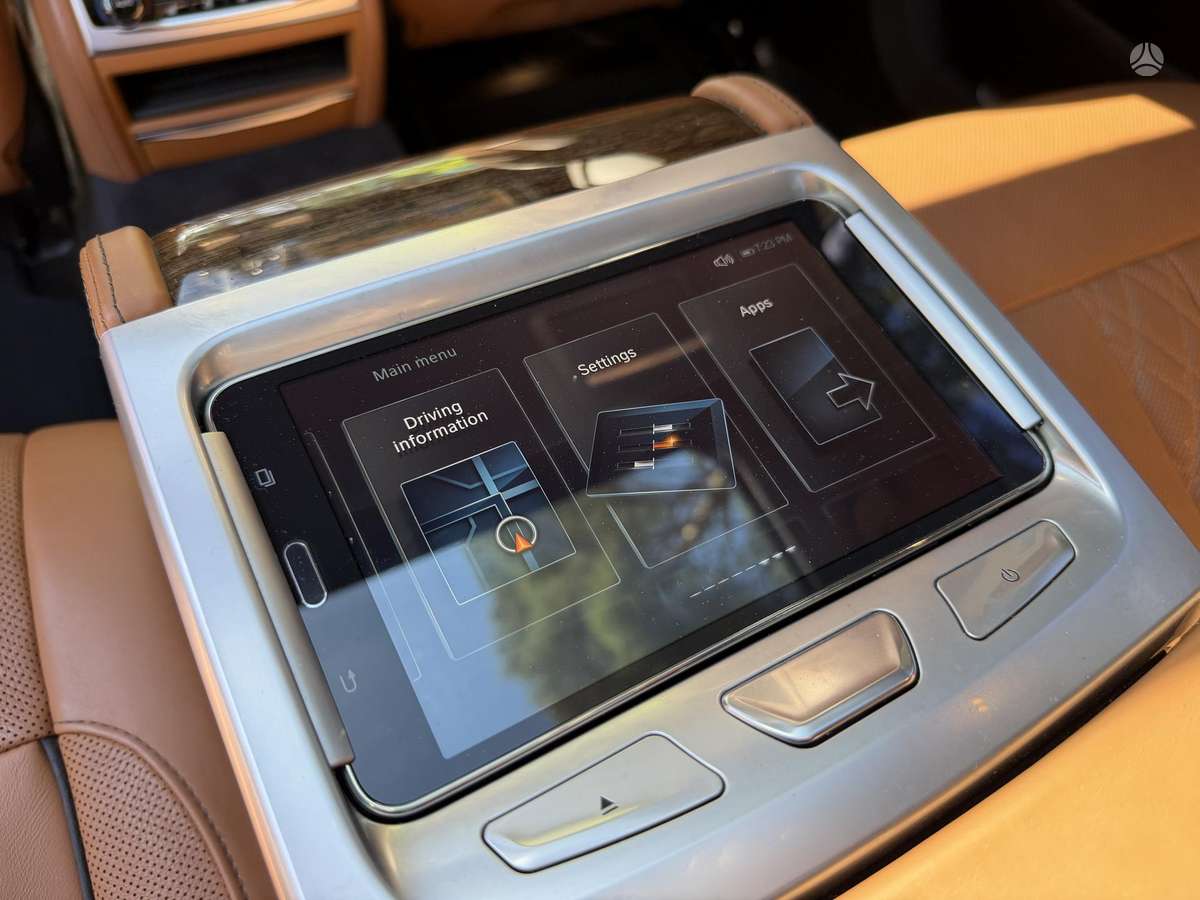 BMW 750, 4.4 l., Седан