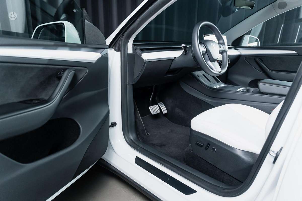 Tesla Model Y, off-road / crossover