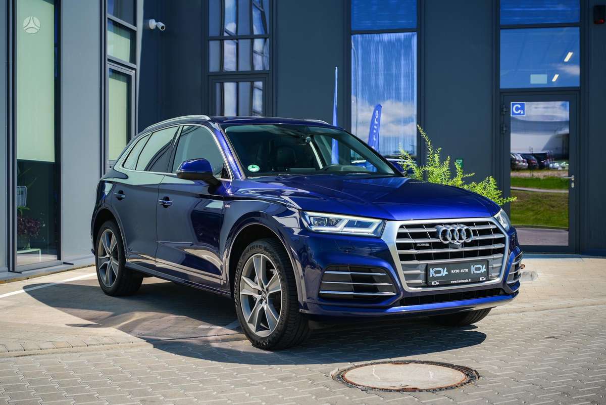 Audi Q5, 2.0 l., off-road / crossover