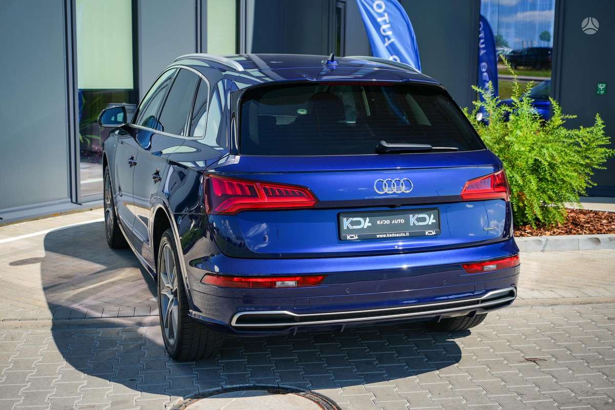 Audi Q5, 2.0 l., off-road / crossover