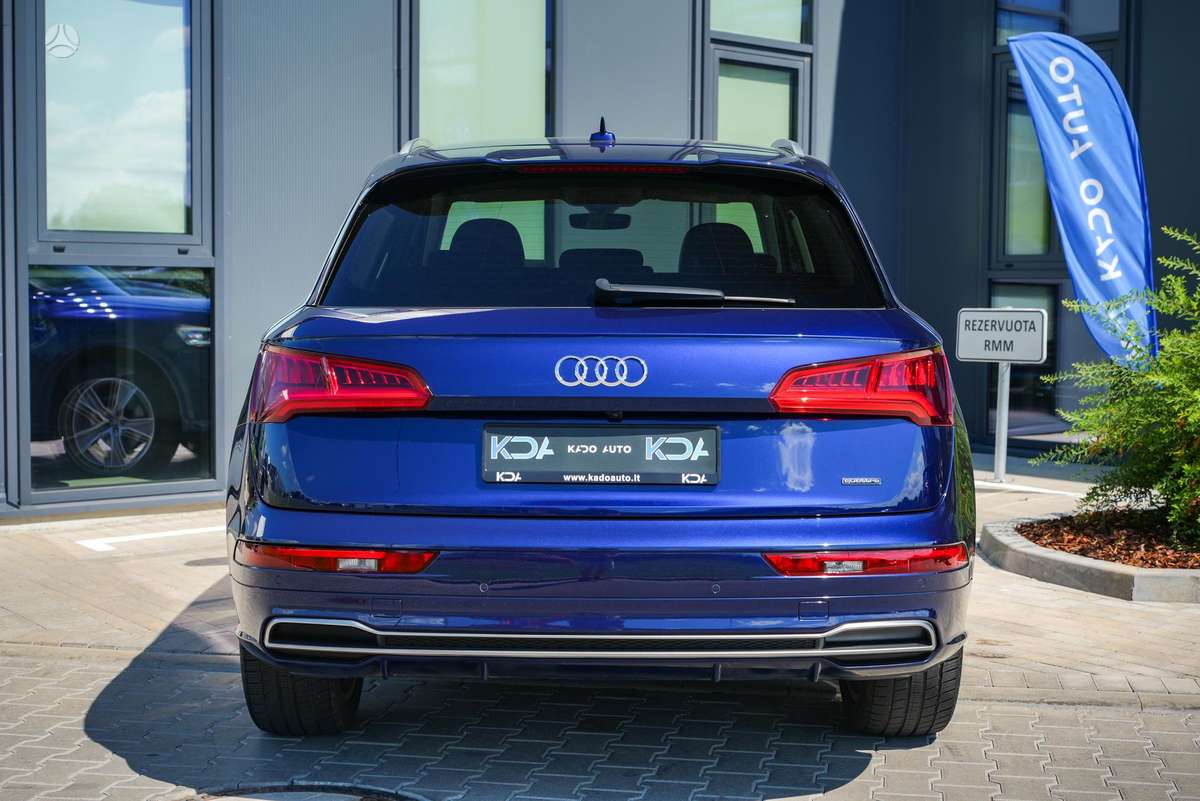 Audi Q5, 2.0 l., off-road / crossover