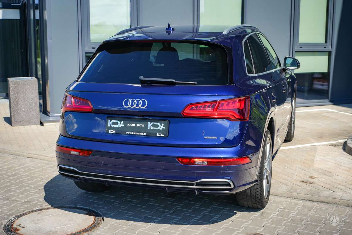 Audi Q5, 2.0 l., off-road / crossover