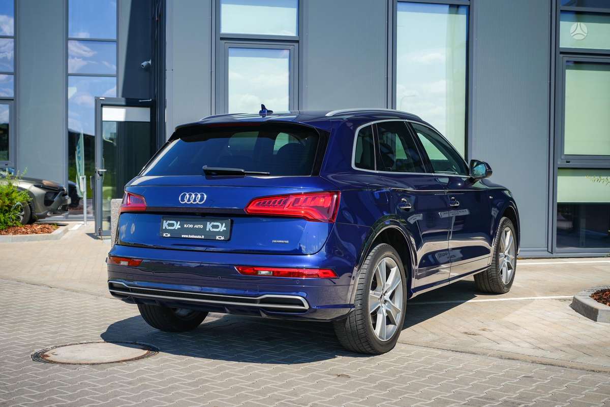 Audi Q5, 2.0 l., off-road / crossover
