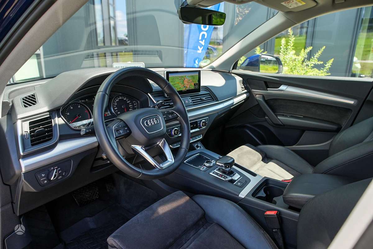 Audi Q5, 2.0 l., off-road / crossover