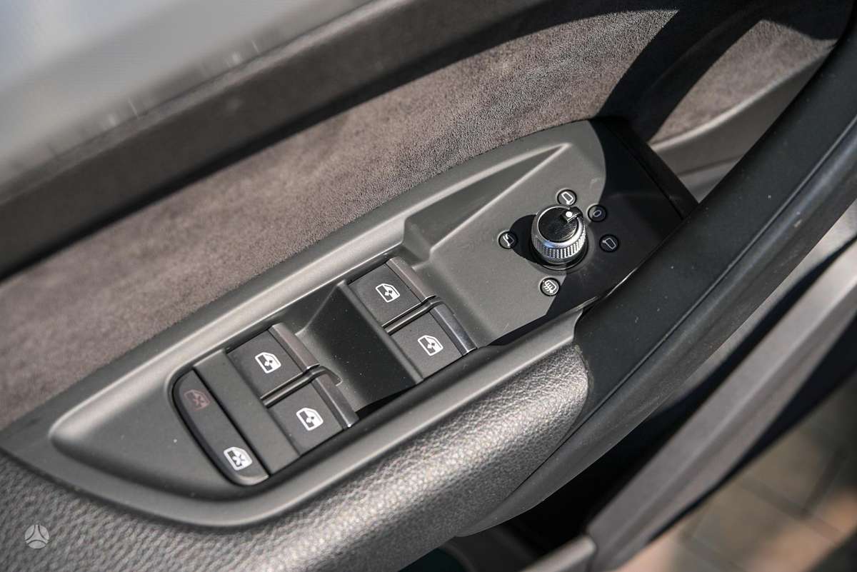 Audi Q5, 2.0 l., off-road / crossover