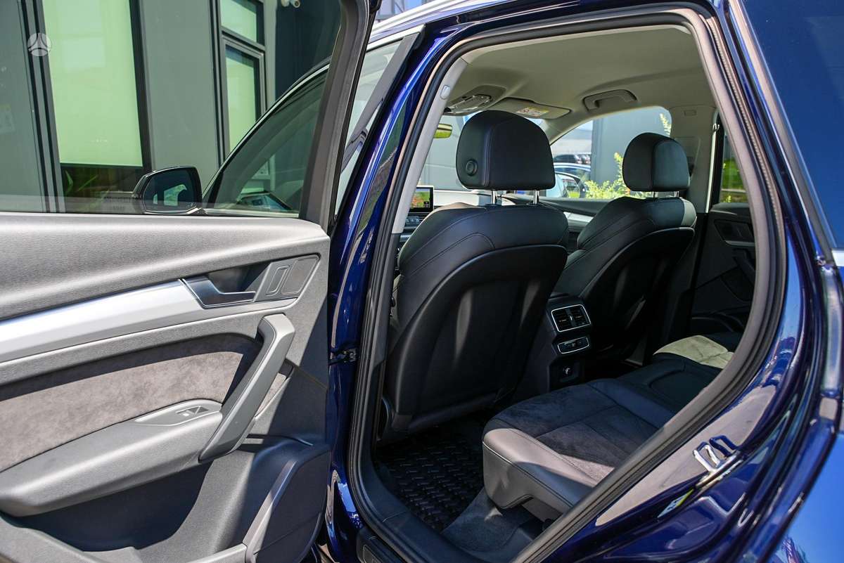 Audi Q5, 2.0 l., off-road / crossover