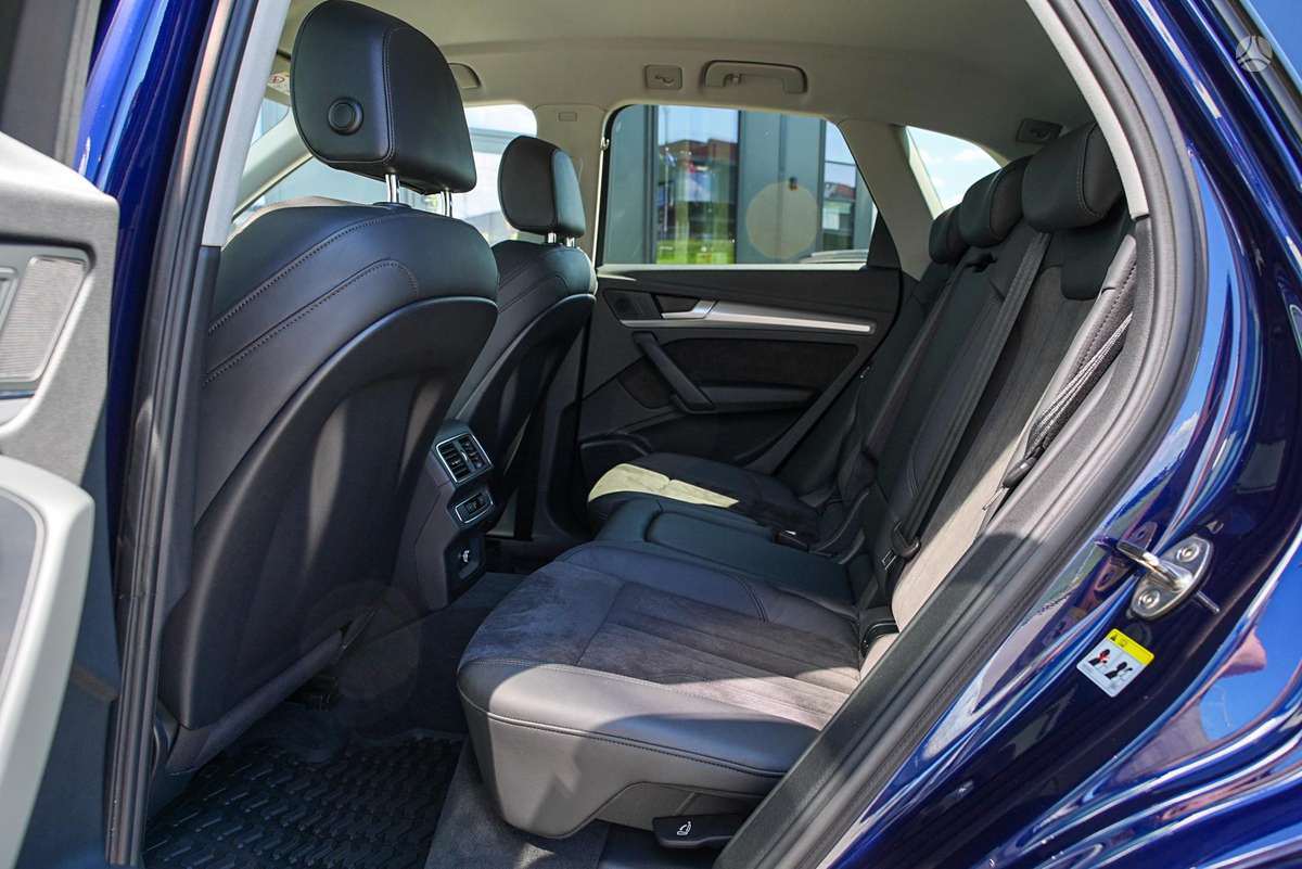 Audi Q5, 2.0 l., off-road / crossover
