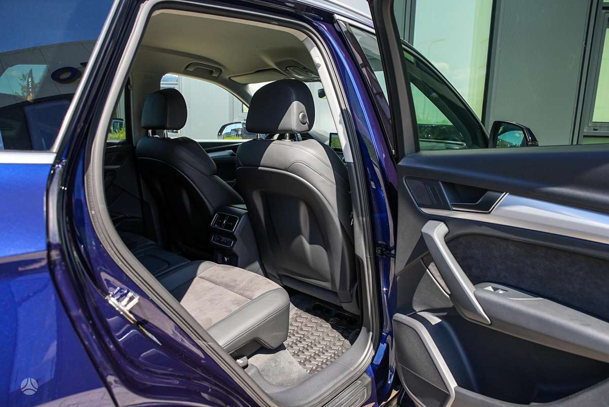 Audi Q5, 2.0 l., off-road / crossover