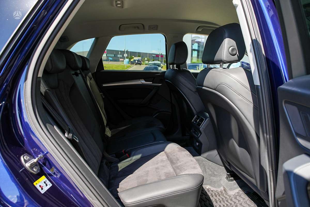 Audi Q5, 2.0 l., off-road / crossover