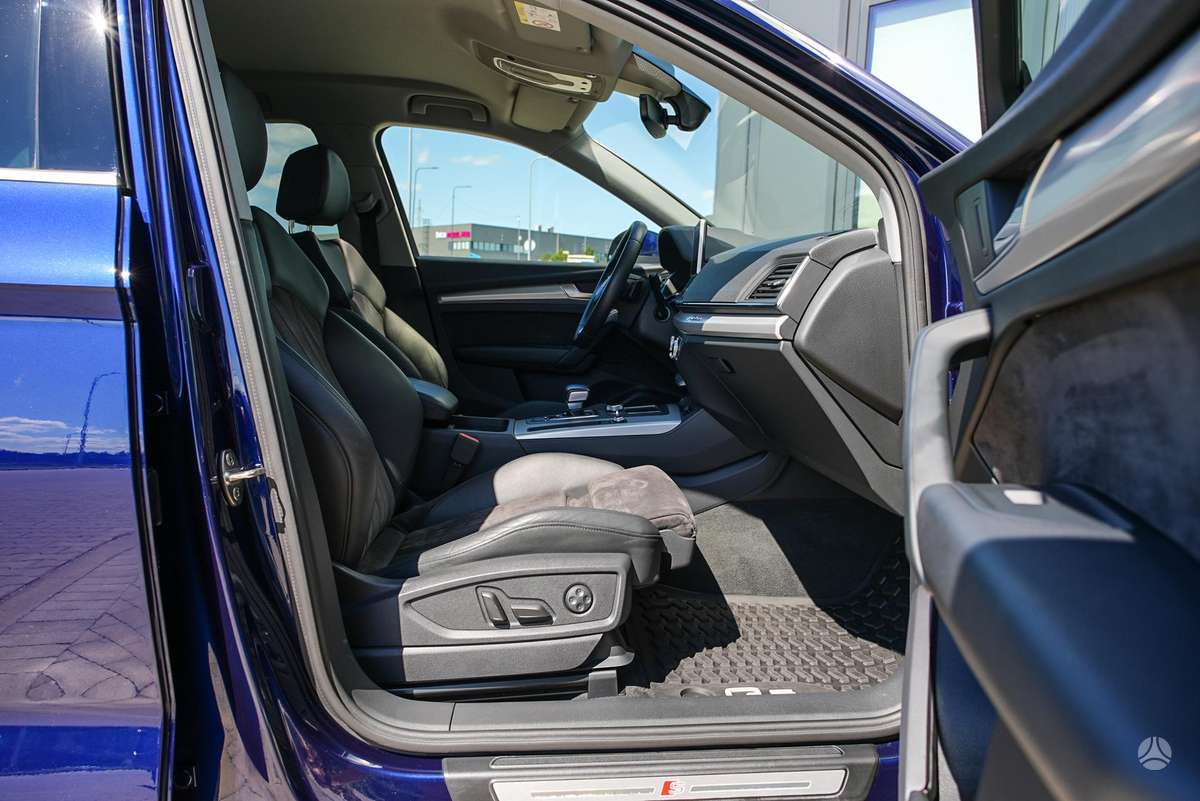 Audi Q5, 2.0 l., off-road / crossover