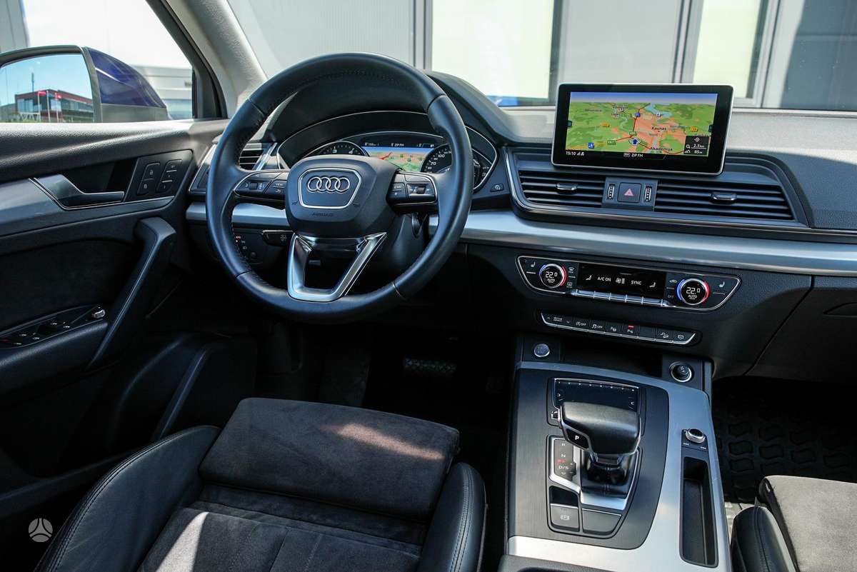 Audi Q5, 2.0 l., off-road / crossover