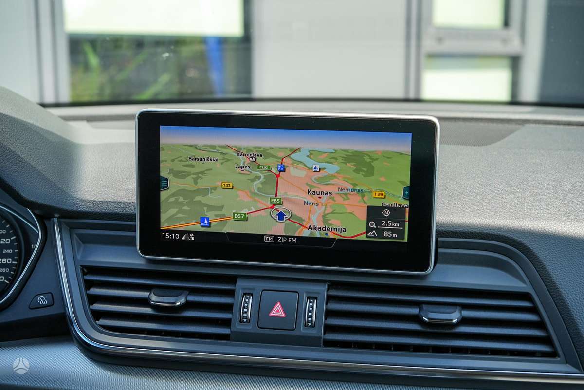 Audi Q5, 2.0 l., off-road / crossover