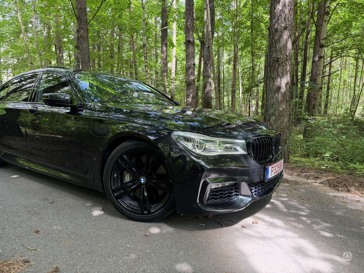 BMW 750, 4.4 l., Седан
