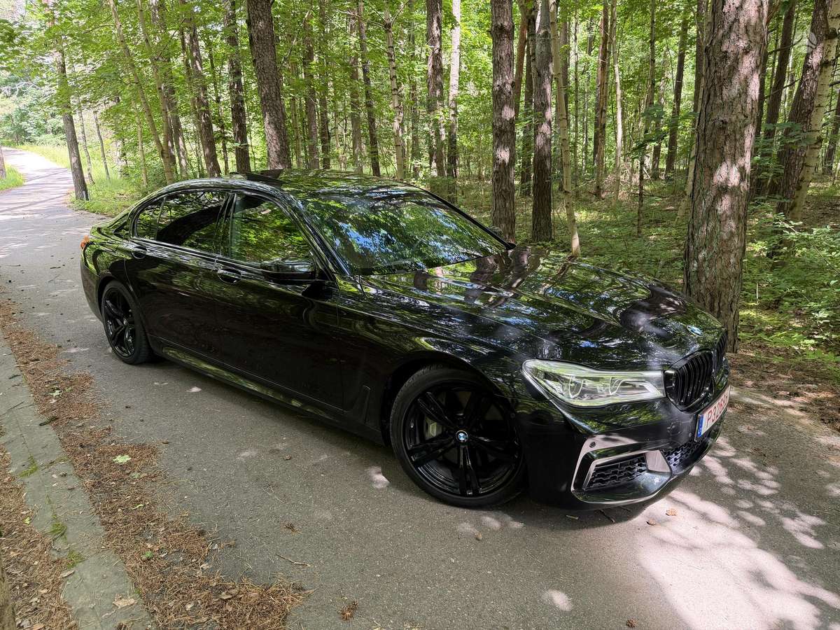 BMW 750, 4.4 l., Седан