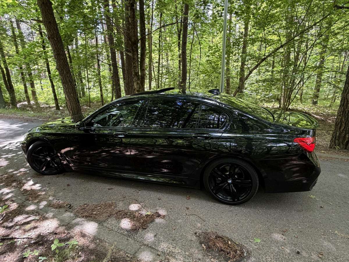 BMW 750, 4.4 l., Седан