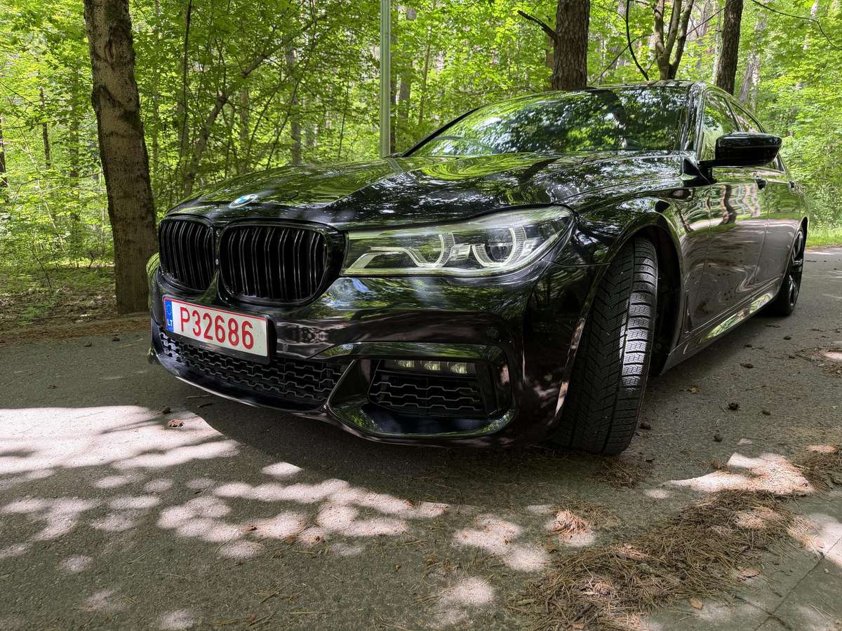 BMW 750, 4.4 l., Седан