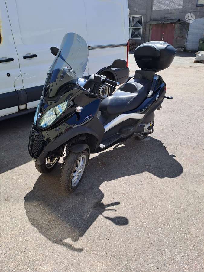 Piaggio MP3 300cc, triračiai