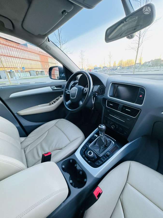 Audi Q5, 2.0 l., off-road / crossover