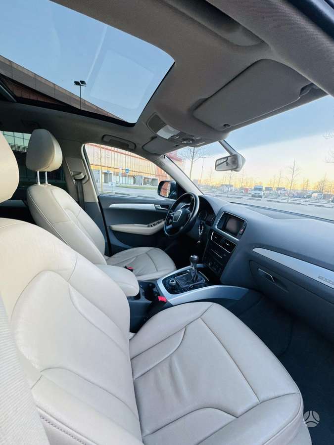 Audi Q5, 2.0 l., off-road / crossover